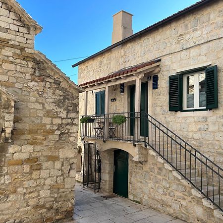Perfectly Located Cherry Stone House Split Exterior foto