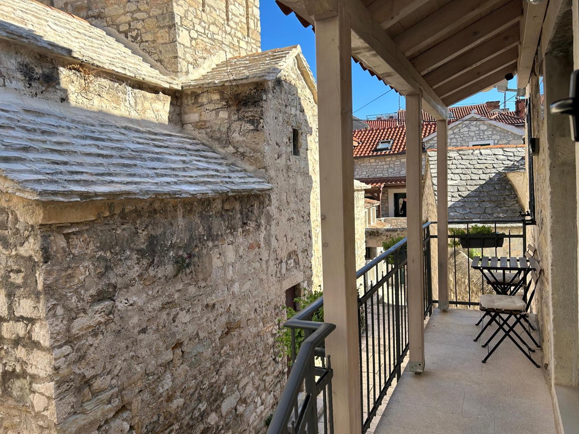 Perfectly Located Cherry Stone House Split Exterior foto