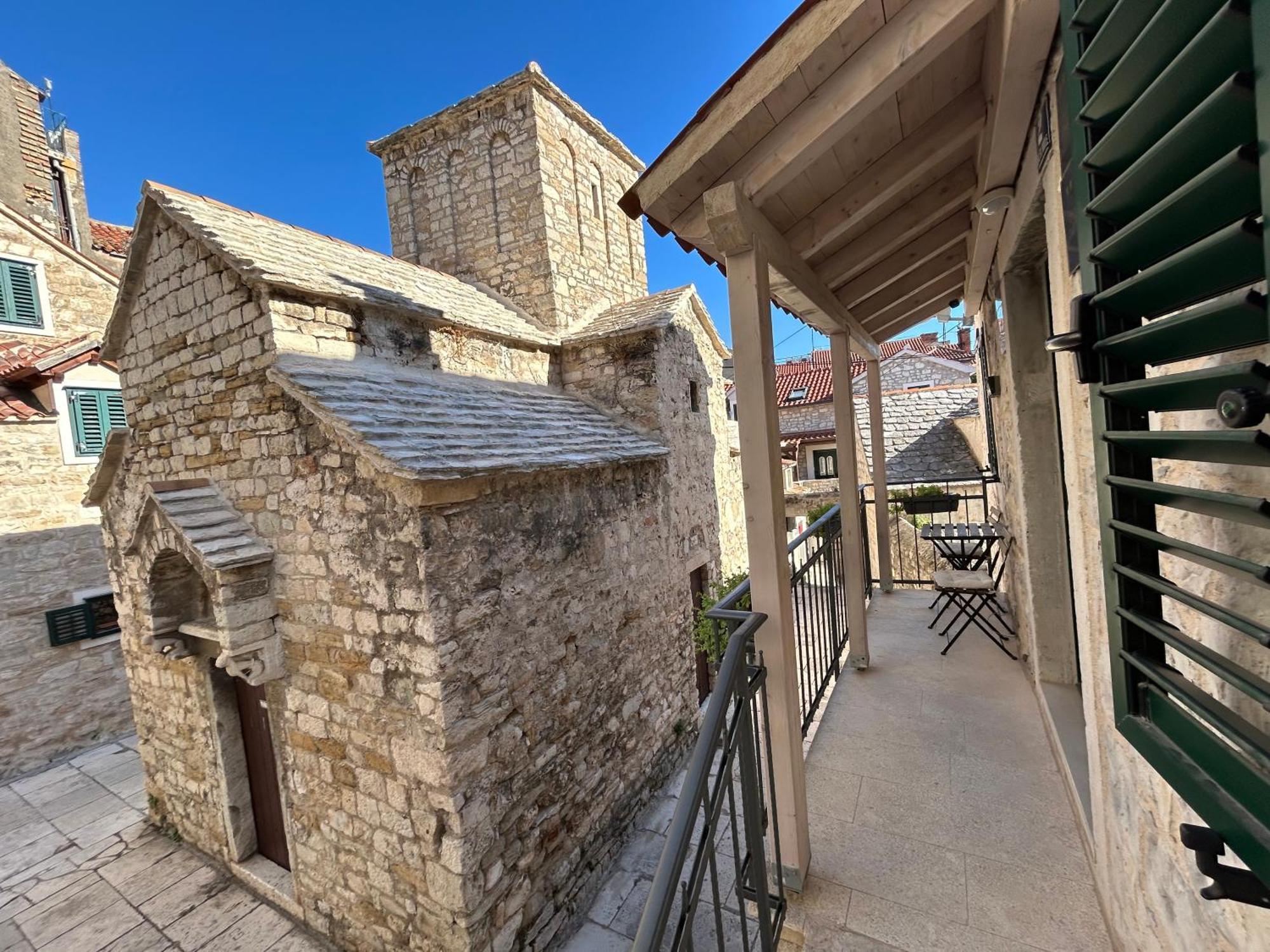 Perfectly Located Cherry Stone House Split Exterior foto